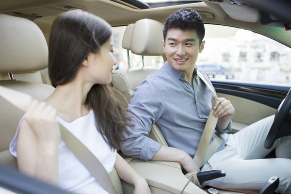 Découvrez l'univers fascinant des passionnés de voitures et motos